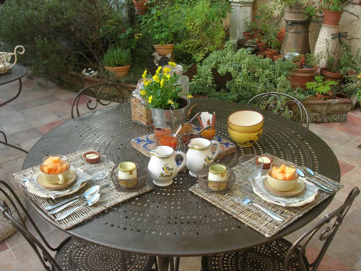 Le Clos Des Freres Gris Bed and Breakfast Aix-en-Provence Exterior foto
